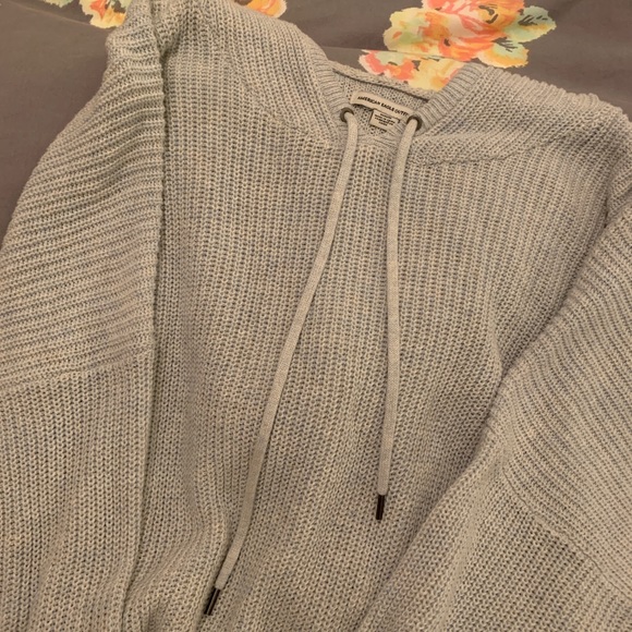 American Eagle Outfitters Sweaters - American eagle sweater with hood